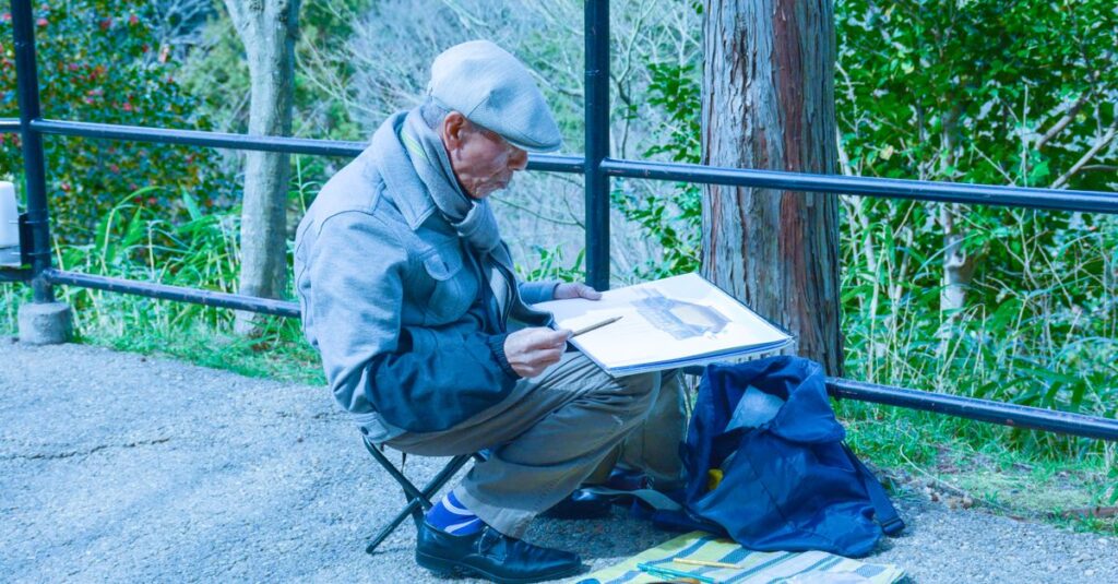 岡山県の地元外壁塗装業者が住宅外壁を塗装している様子。地域密着型の信頼と職人の丁寧な作業を表現した写真。