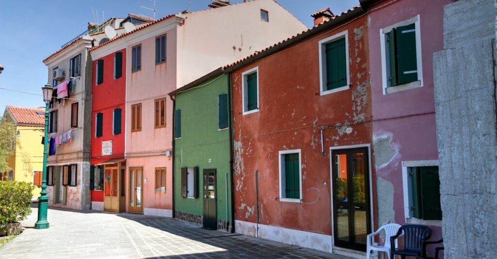 外壁塗装の見積もりで失敗しやすい人の特徴を解説するイメージ。1社見積もりや即決の危険性を説明する図。