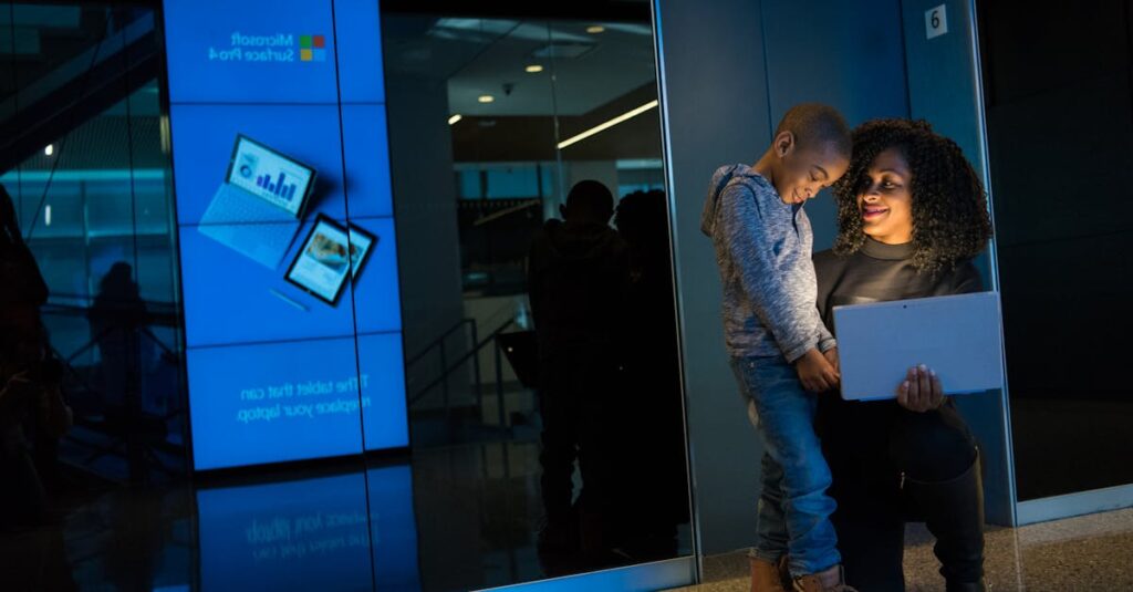 離れて暮らす高齢の親にスマホと格安SIMを渡す際に子供が行うべき準備のイメージ