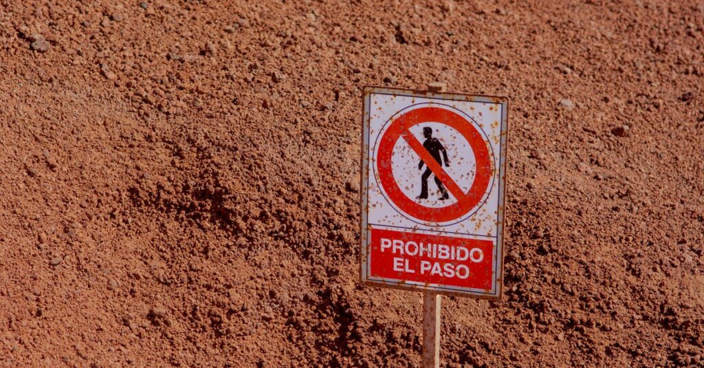 格安SIM乗り換え時のよくあるトラブルとその対策を示すイメージ図