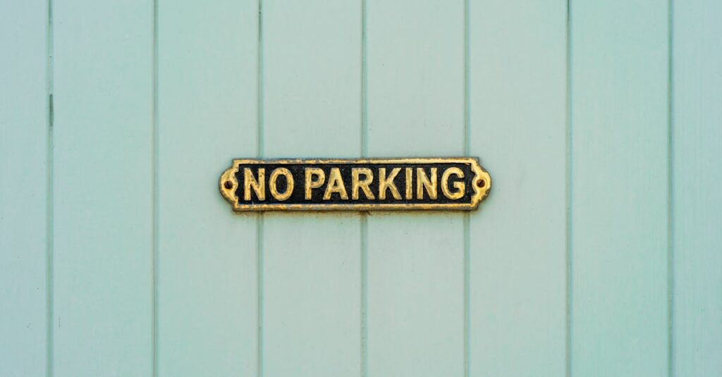 害獣駆除業者の過剰広告に騙されないよう注意喚起する標識のイメージ