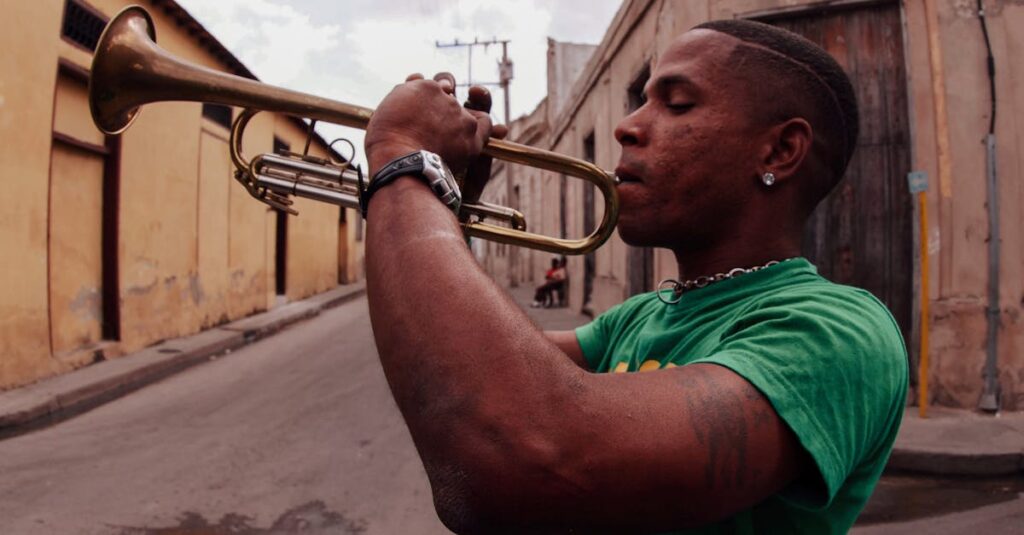 トランペット買取の成功談と失敗談を比較するイメージイラスト