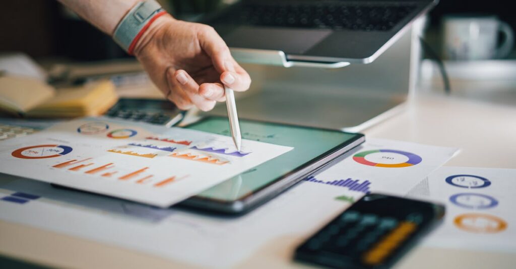 害獣ごとの駆除費用相場を表で比較したイメージ。ネズミ、ハクビシン、コウモリ、アライグマなどの料金の違いが視覚化されている。