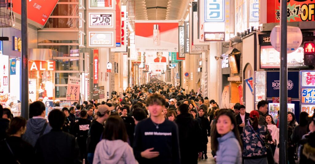 日本に一時帰国した外国人が格安SIMで通信しているイメージ