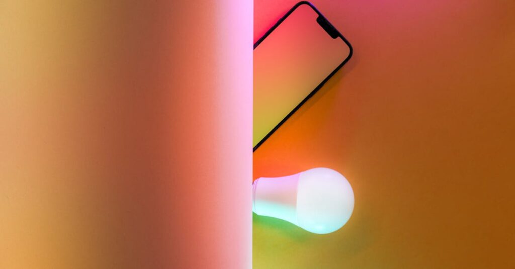 害獣駆除の作業報告書を写真付きで確認する顧客のイメージ