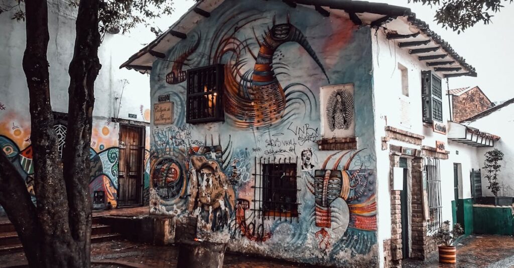 住宅の外壁塗装の施工中の様子。信頼できる業者を選ぶイメージが伝わる写真。