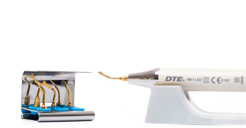 壊れた楽器を高く売るためにコツをメモする初心者のイメージ