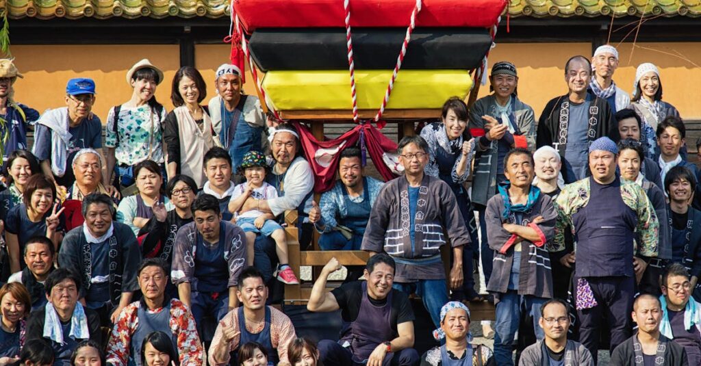 岡山県の地元外壁塗装業者が住宅外壁を塗装している様子。地域密着型の信頼と職人の丁寧な作業を表現した写真。