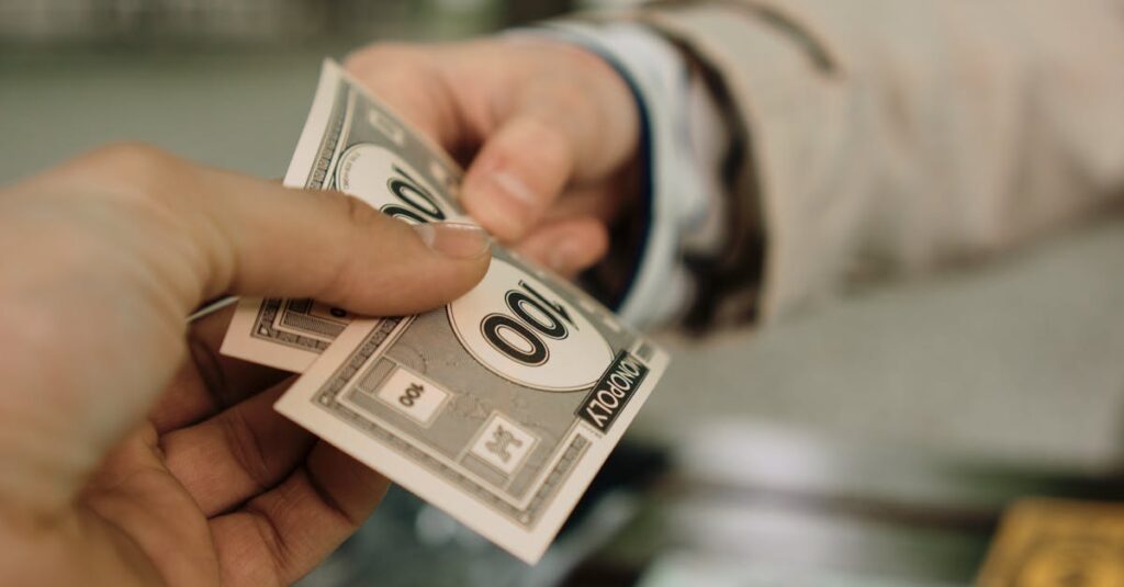 ゲーム買取査定結果のメールを確認している様子