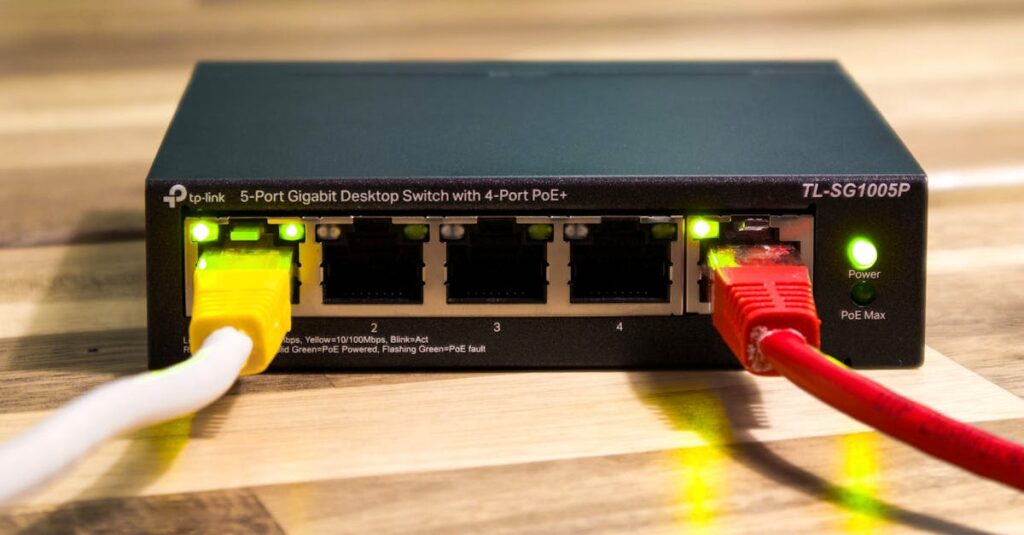 格安SIMを入れてモバイルルーター化したスマホと接続するノートPC