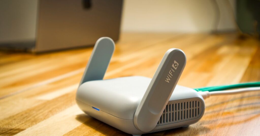 格安SIMを入れてモバイルルーター化したスマホと接続するノートPC