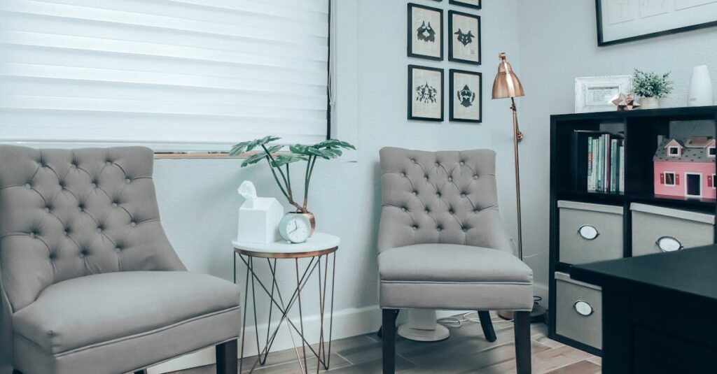 戸建て住宅における外壁塗装の費用相場とその要因を視覚的に示す図