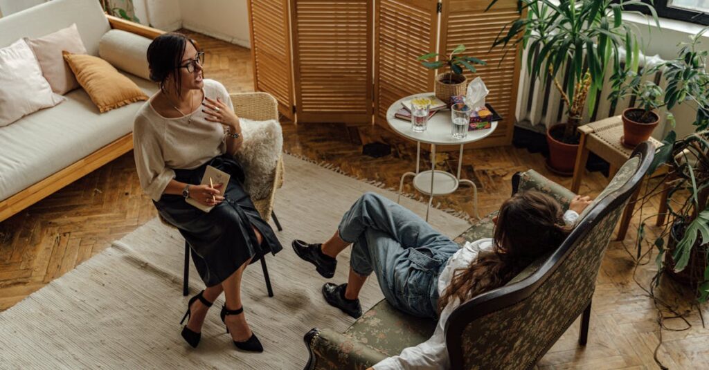 岡山県の外壁塗装業者が現地で丁寧に作業している様子。地域密着で対応が早く信頼される職人チーム。