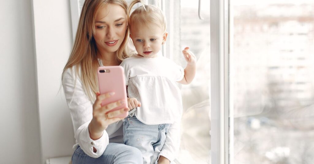 格安SIMを利用している子供向けスマートフォンと保護者の管理画面