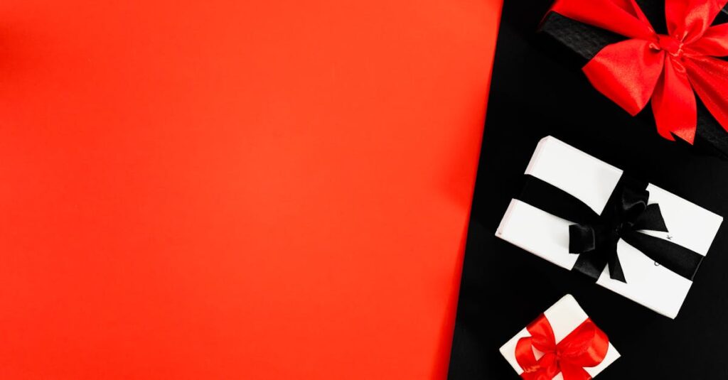 ギター専門の買取業者が査定中の様子を見守るユーザー