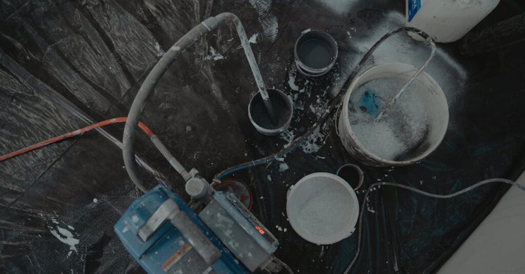 住宅の外壁塗装の施工中の様子。信頼できる業者を選ぶイメージが伝わる写真。