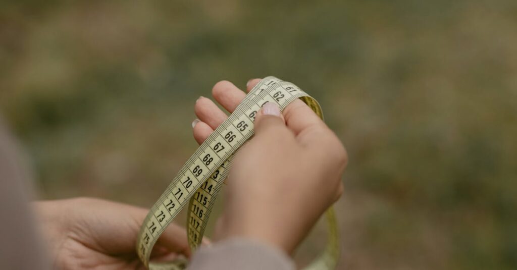 壊れた楽器を高く売るためにコツをメモする初心者のイメージ