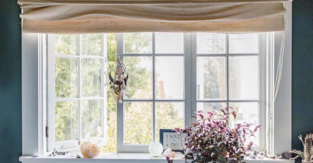 目的別におすすめされる2025年最新の格安SIM5社を紹介する図解イメージ