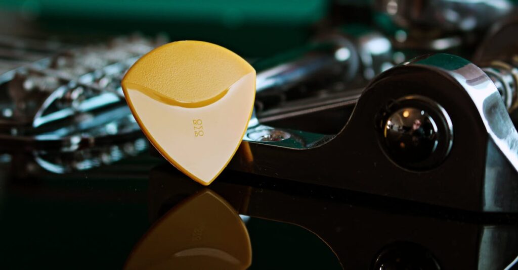 楽器本体と付属品をセットで査定に出して価値を高めている様子のイラスト