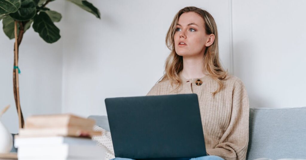 外壁塗装の口コミを賢く活用して後悔しない業者選びをする方法を解説するイメージ画像