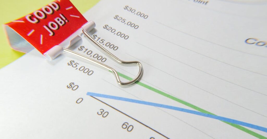 害獣ごとの駆除費用相場を表で比較したイメージ。ネズミ、ハクビシン、コウモリ、アライグマなどの料金の違いが視覚化されている。