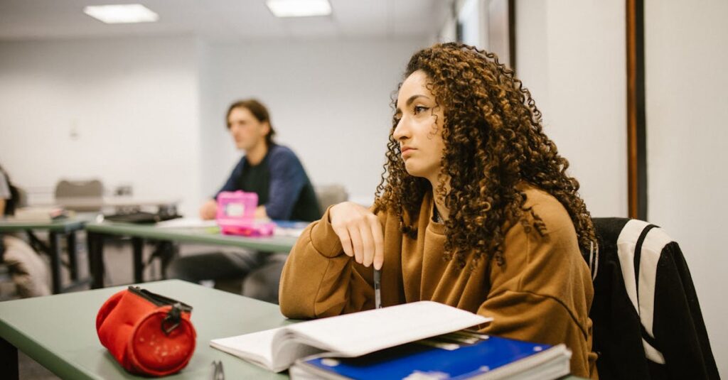 英会話をオンラインか通学型かで迷っている人が自分に合う方法を診断している様子のイメージ