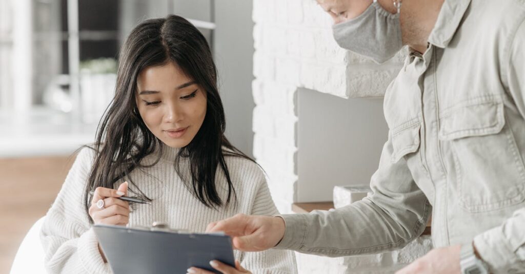 宅配買取・店頭買取・出張買取の違いを比較する表。各方法のメリットとデメリットが一覧で示されている