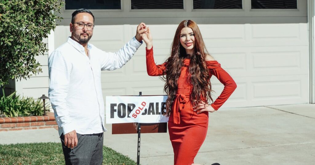 梱包された楽器が無事に宅配業者に引き渡され、満足そうに見送るユーザーの姿