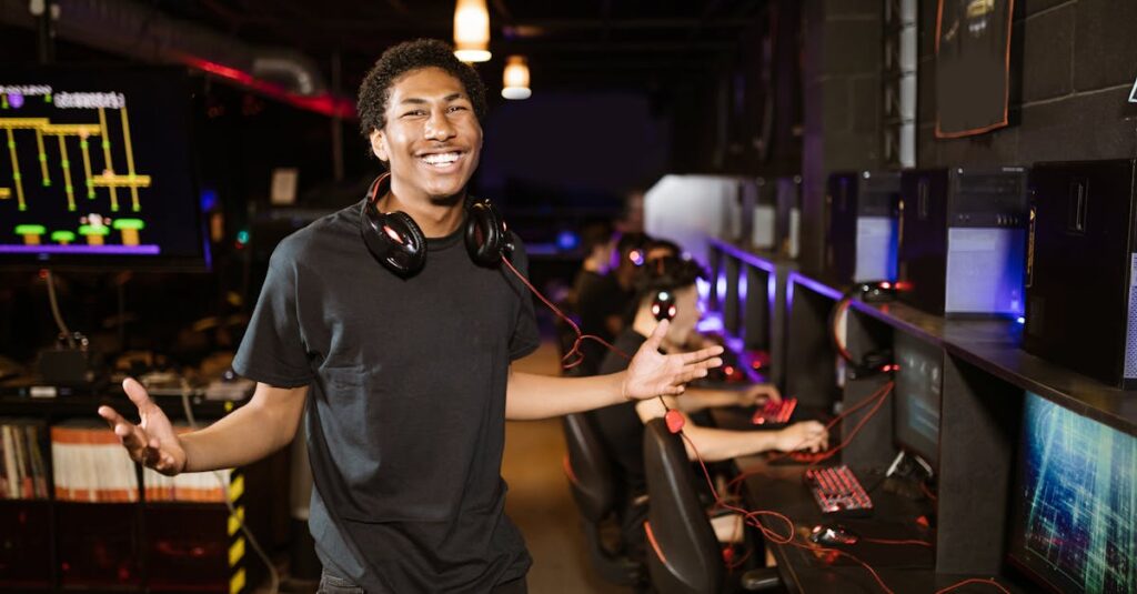 ゲームソフトを段ボールに詰めて宅配で買取に出す男性のイメージ