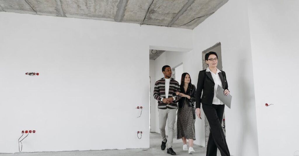 ピアノ買取業者を比較しながら選ぶ人のイメージイラスト