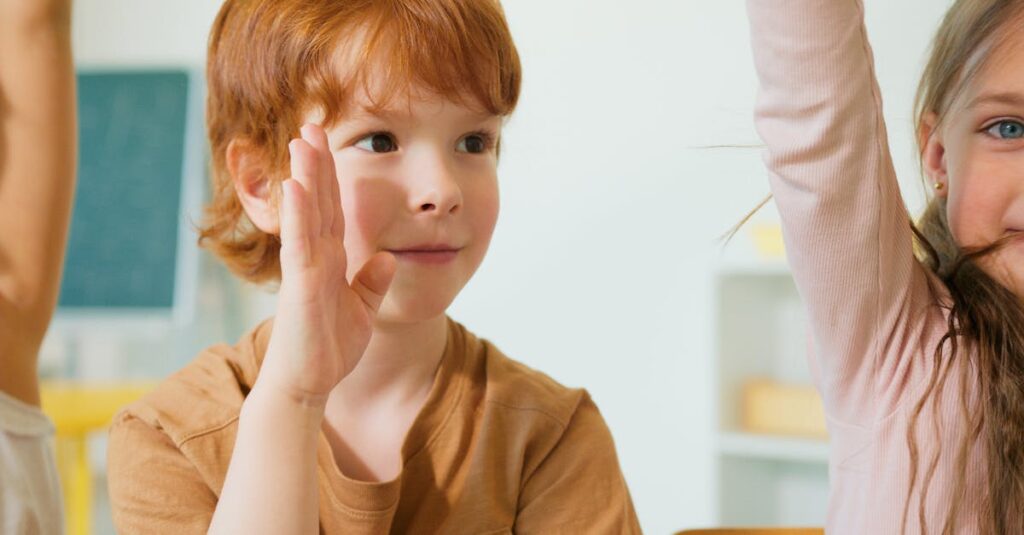 子どもと優しく関わる英会話講師の姿