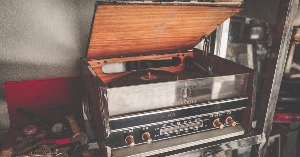 壊れた楽器でも売れるかを調べる初心者が具体例を見て安心している様子