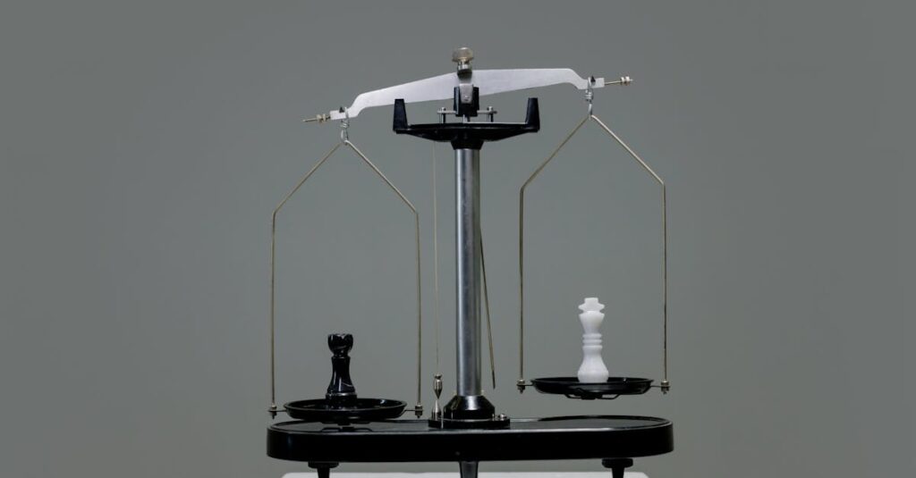 買取金額の交渉をする顧客と査定員のやりとり風景