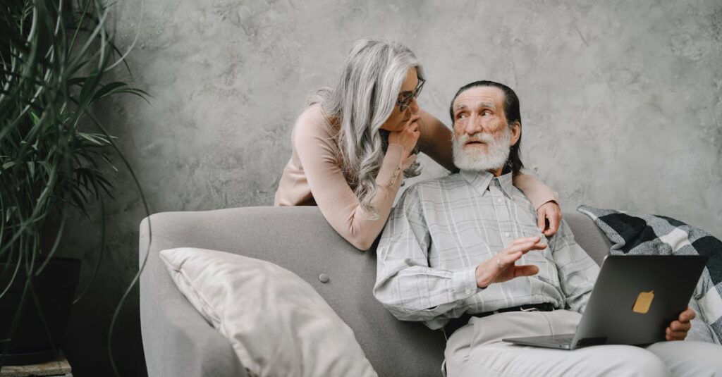 離れて暮らす高齢の親にスマホと格安SIMを渡す際に子供が行うべき準備のイメージ