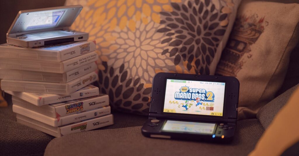 レトロゲームカセットを掃除して査定額を上げる様子