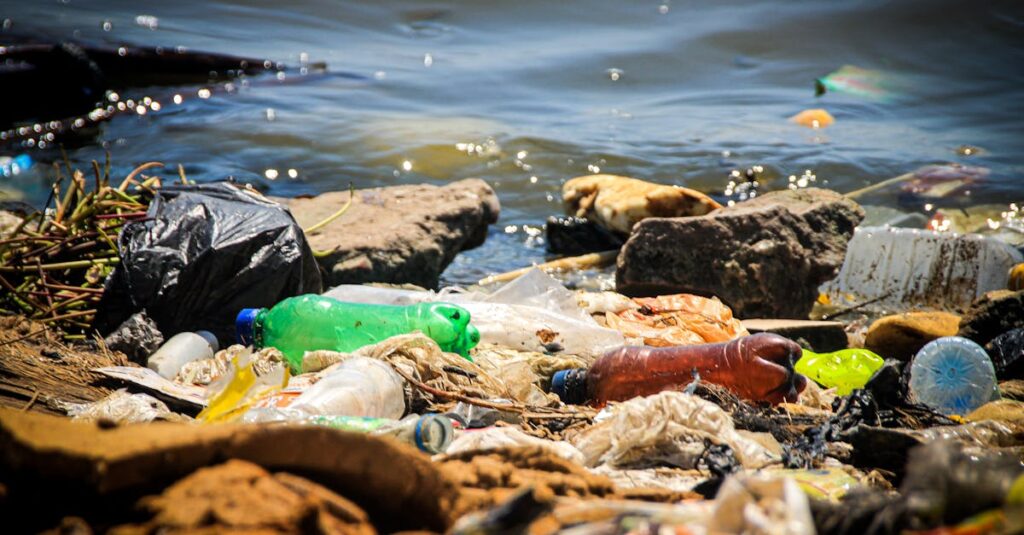 不用品回収業者の選び方を間違えて後悔している様子。悪徳業者に注意を促すイメージ