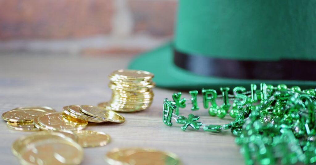 開運グッズを使った人々の口コミや体験談を紹介する画像。SNSやレビューに書かれたリアルな感想が掲載されており、開運効果への信頼感が伝わる。