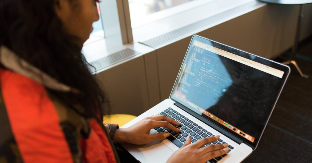 dinomoは複数キャリアを同時に支援する革新的なキャリア支援サービスで、転職・副業・スキルアップを一括で学べるのが特徴です。