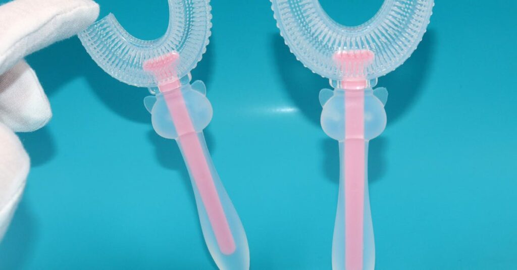 奇跡の歯ブラシに関するQ&Aを視覚的にまとめたイラスト。交換時期、対象年齢、使用方法などの情報が一目でわかる図。