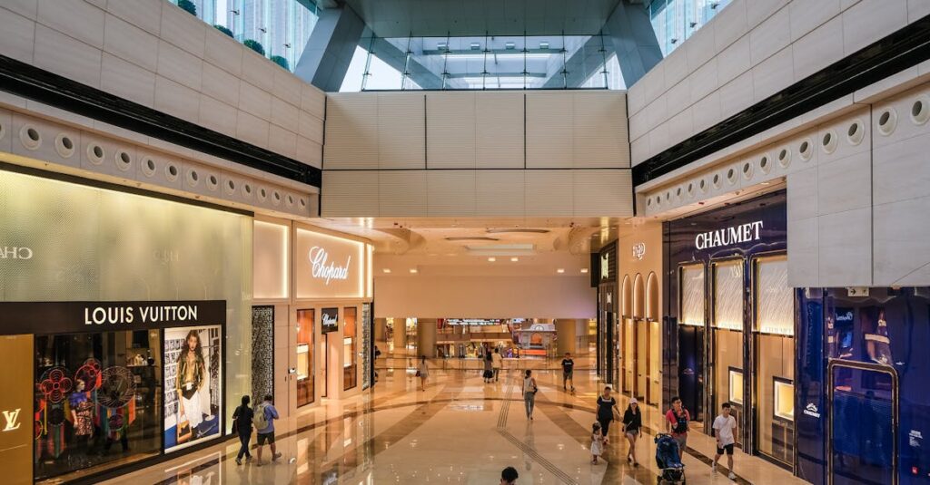 airCloset Mallの仕組みと商品カテゴリを説明する図解イメージ