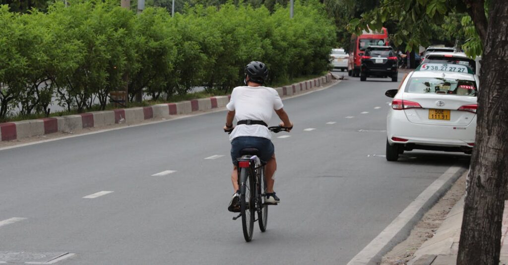子どもの英会話スクールに関するよくある疑問を確認している親の様子