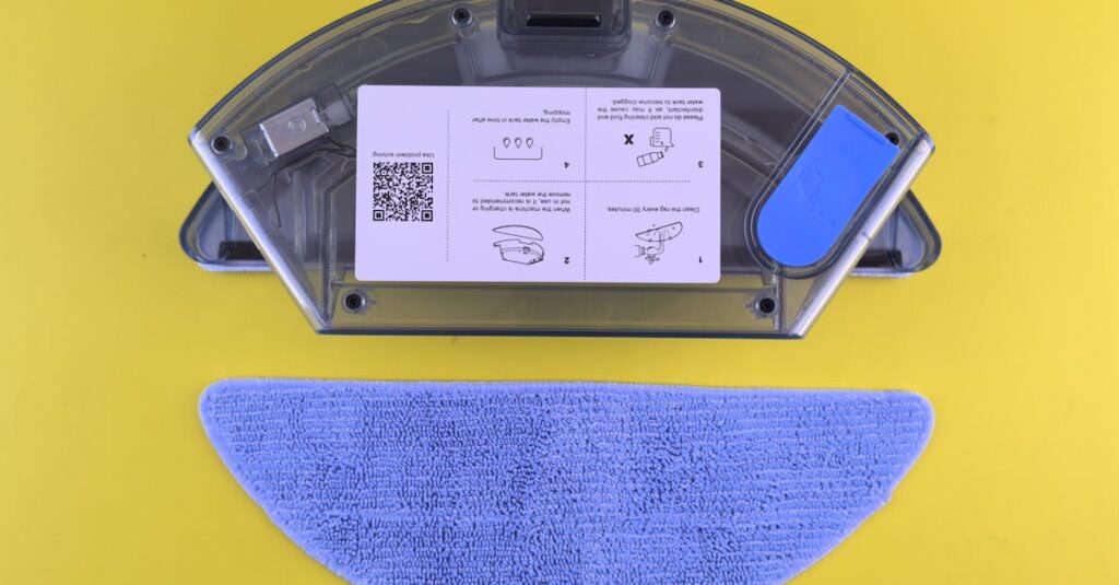 ナーワルというスマート家電ブランドのロゴとロボット掃除機のイメージ