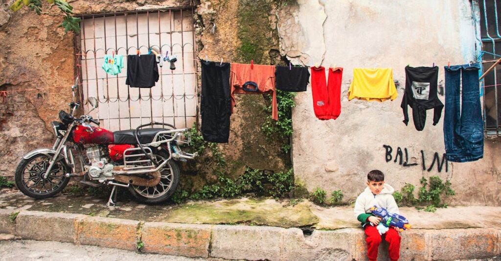 おもちゃのサブスクを体験した家庭の子どもが遊んでいる様子を写したイメージ画像