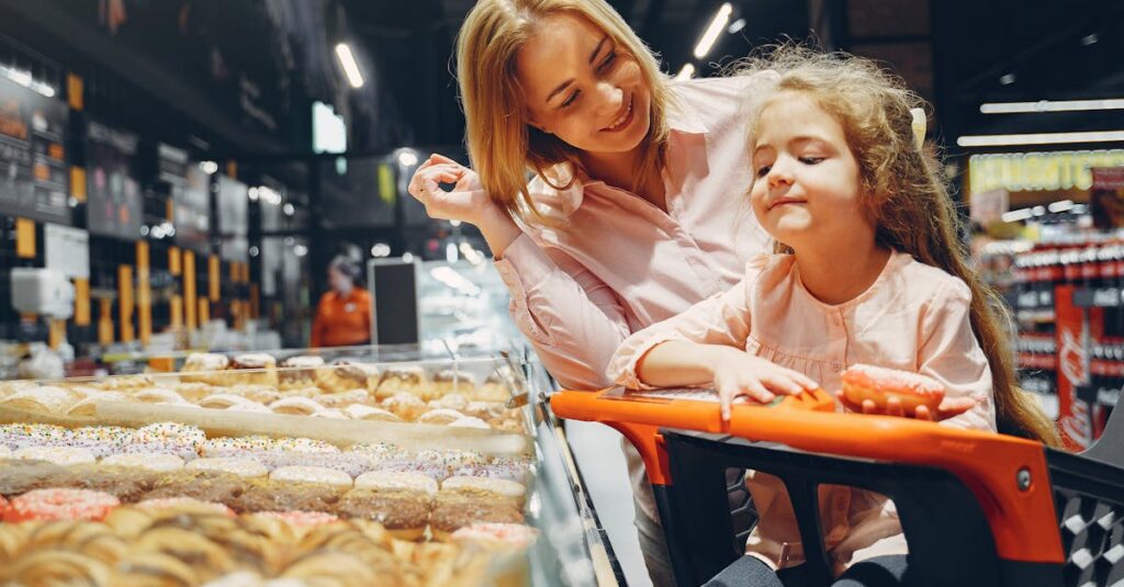 信頼できる介護資格講座を見極めるために比較検討している様子