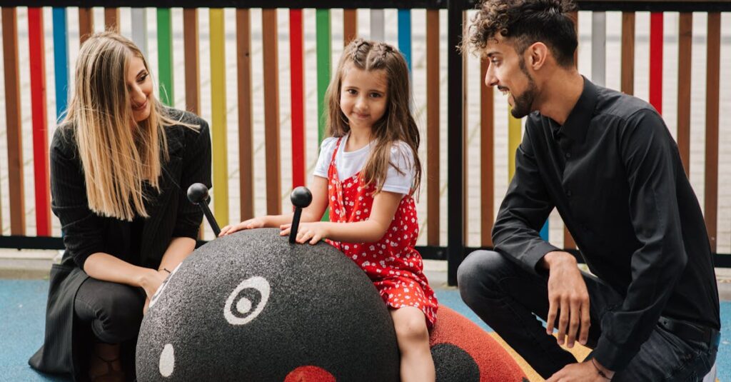 おもちゃサブスクを使うことで得られるメリットとデメリットを比較して考えている親の様子