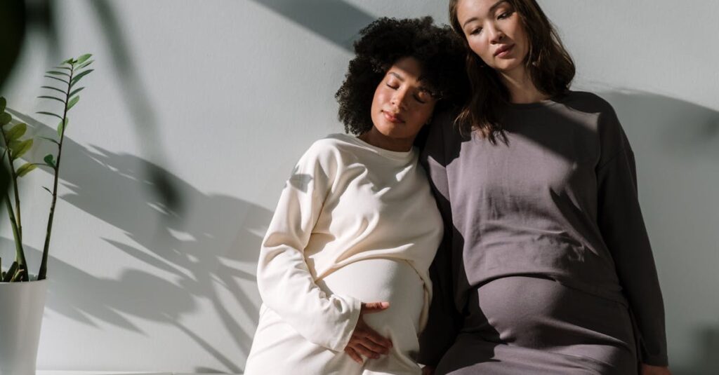 美容の知識が介護職女性のキャリアに役立つ未来を描いたイメージ