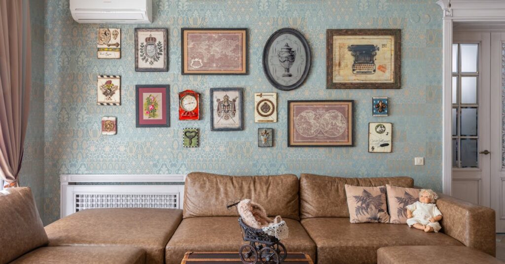 大量のおもちゃで散らかったリビングと、それに困る親の様子を表現したイメージ画像