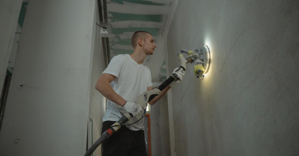 家計を見直して節約や貯金が進む様子を表したイラスト