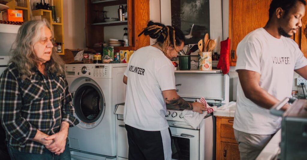 目的別におすすめされる開運グッズの図解。金運、恋愛運、健康運に対応する財布、ブレスレット、置物などが目的に合わせて整理されている。