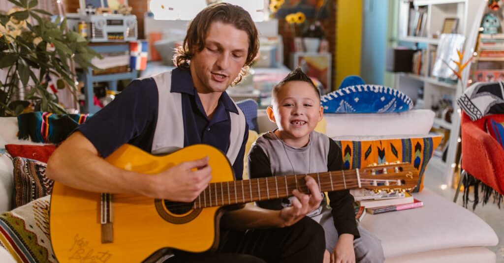 磁石ブロックで遊ぶ子どもたちの様子を捉えた、集中している表情が印象的な画像